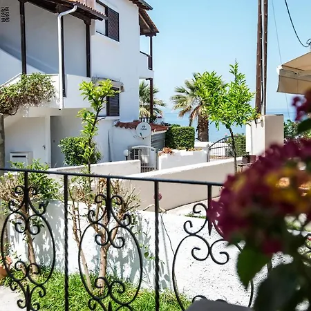 Beachfront Deluxe Apt. * Pefkochori