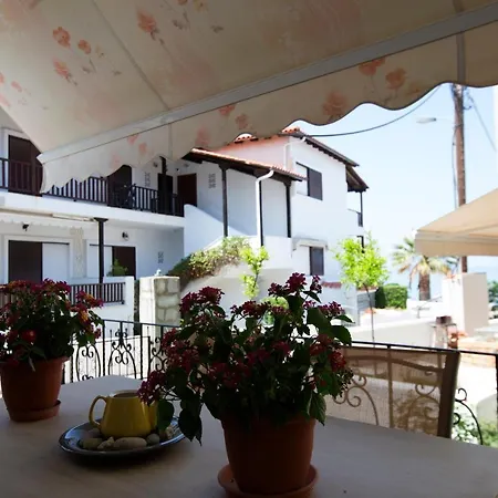 Beachfront Deluxe Apt. Pefkochori
