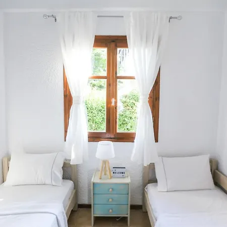 Beachfront Deluxe Apt.