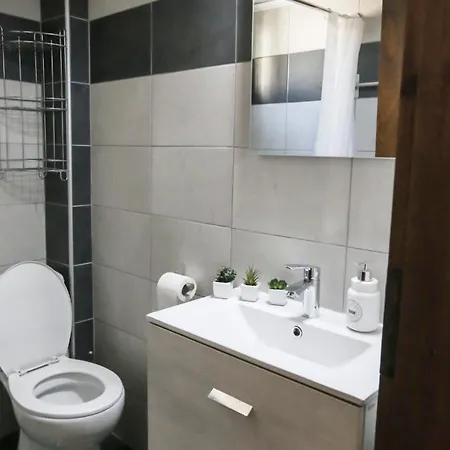 Beachfront Deluxe Apt.