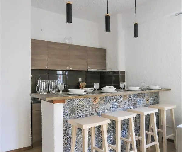 Beachfront Deluxe Apt. *