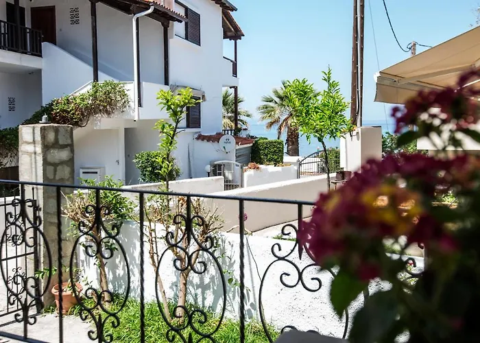 Beachfront Deluxe Apt. * Πευκοχώρι