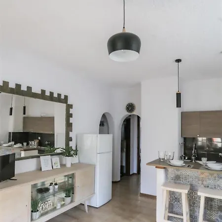 Beachfront Deluxe Apt. * 佩科霍里