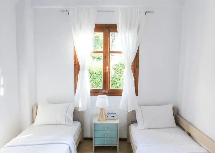 Beachfront Deluxe Apt.