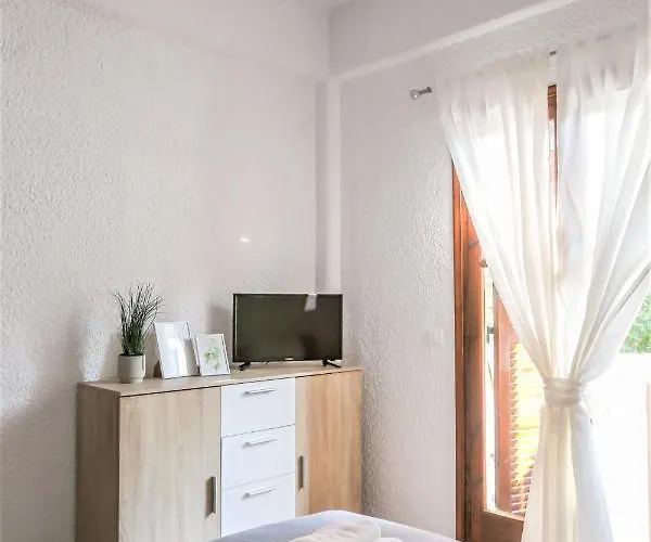 Beachfront Deluxe Apt. Apartment *